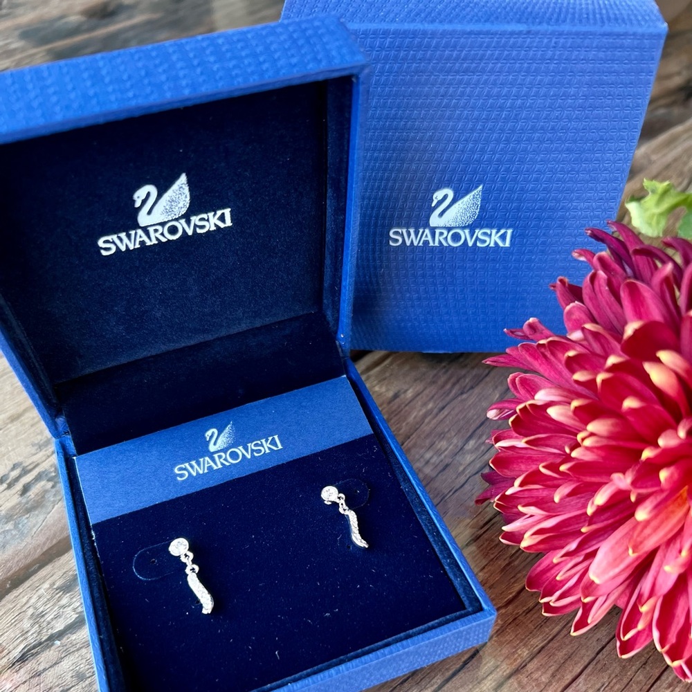 🆕 in box Swarovski sparkle linear earrings, crystals, rhodium plated. ✨